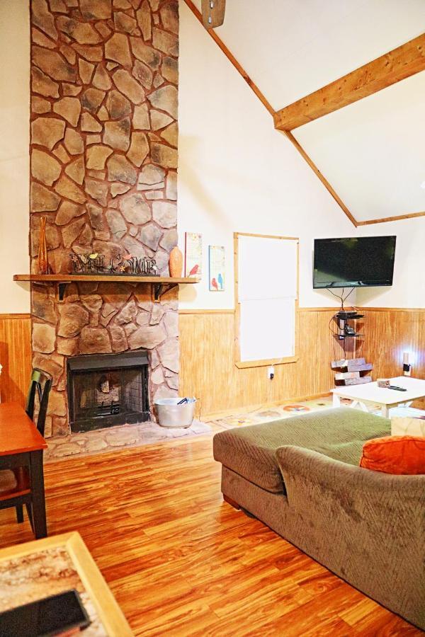 Our Private Wooded Cabin Chatham Exterior photo